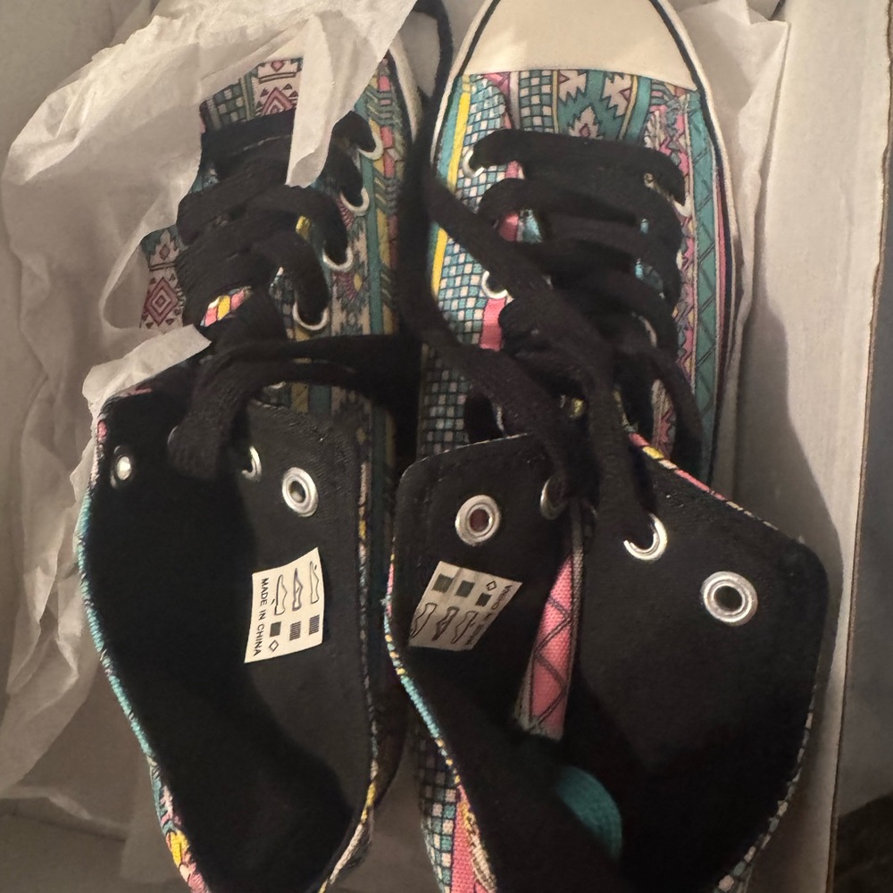 Arizona iced tea Aztec sneakers 10 nib